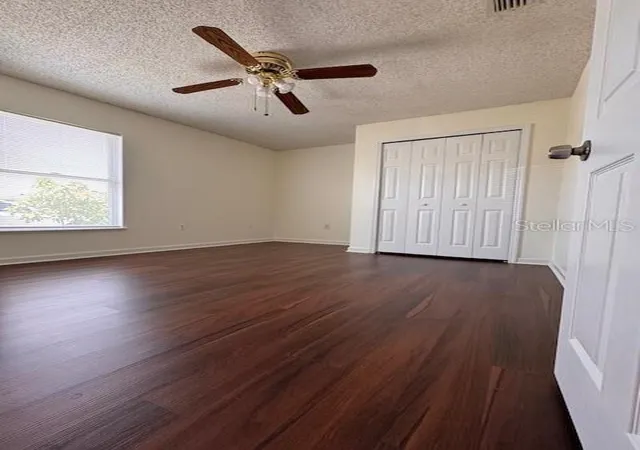 Photo 3 of Single family home for sale at 2405 Lincolnshire Ct, Kissimmee, FL 34743 | MLS# R4910839 | Listing updated on 2026-08-21