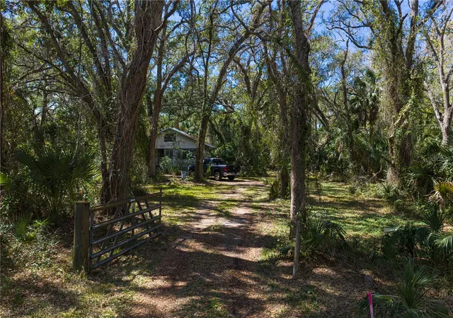 Photo 2 of Land for sale at 8004 Bay Dr, Tampa, FL 33635 | MLS# TB8483794 | Listing updated on 2026-10-06