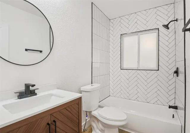Photo 4 of Single family home for sale at 920 43rd Avenue NE, St Petersburg, FL 33703 | MLS# TB8483798 | Listing updated on 2026-10-07