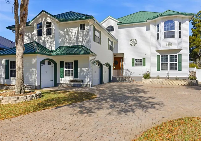1st image of 300 Nw 12th Ave, Crystal River, FL 34428 | MLS# G5109213