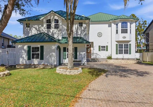 2nd image of 300 Nw 12th Ave, Crystal River, FL 34428 | MLS# G5109213