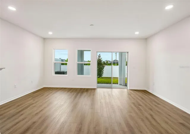 4th image of 6860 Holcombe Down Dr, Zephyrhills, FL 33541 | MLS# TB8483806