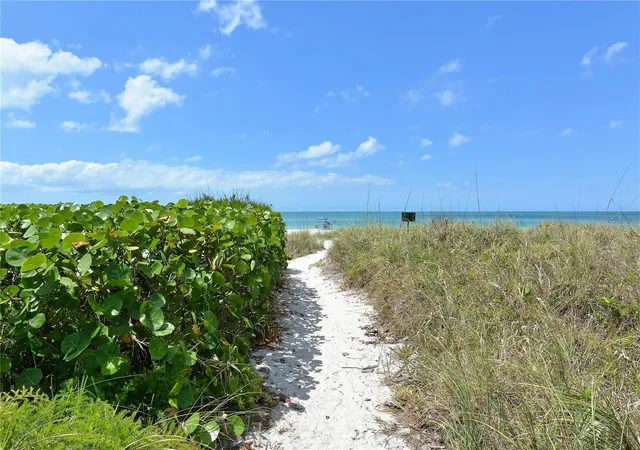 Homes for sale in Longboat Key, FL | 729 Saint Judes Drive, Longboat Key, FL 34228 | Houzeo