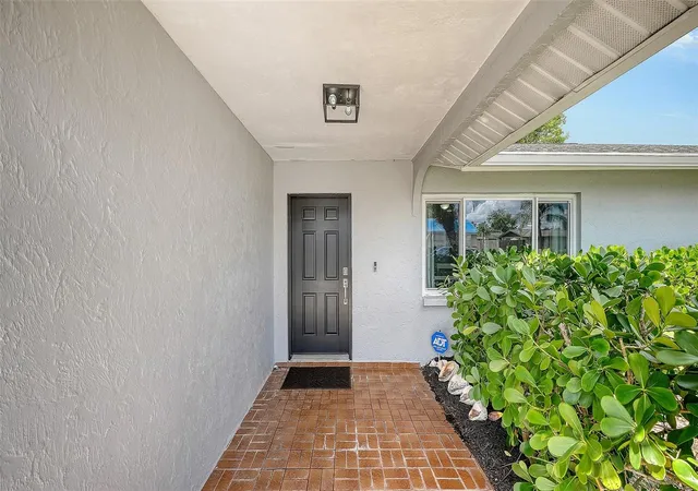 3rd image of 972 Leeward Rd, Venice, FL 34293 | MLS# A4685197