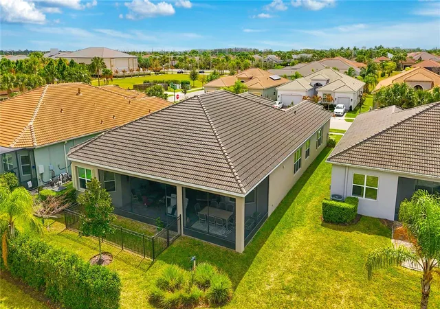2nd image of 4924 Pamplona Ct, Wimauma, FL 33598 | MLS# TB8483883