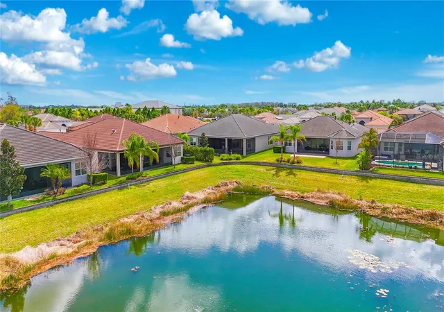 3rd image of 4924 Pamplona Ct, Wimauma, FL 33598 | MLS# TB8483883