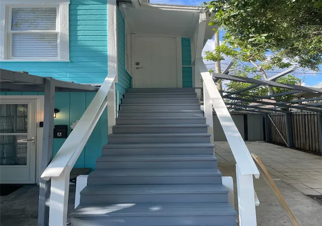 Listing Photo 2 - Condo for sale in building located at 2650 25th Ave N, Saint Petersburg, FL 33713 - Unit #