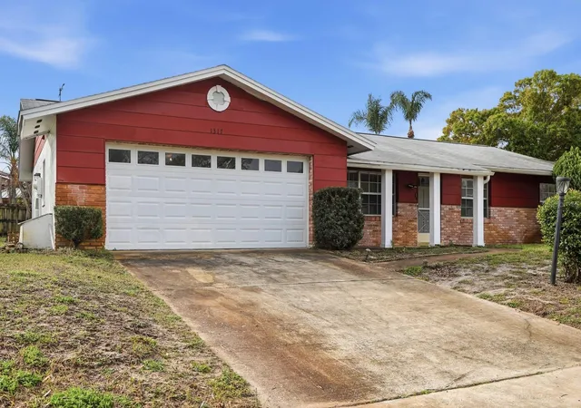 Photo 2 of Single family home for sale at 1317 N Shangri La Dr, Daytona Beach, FL 32119 | MLS# V4947749 | Listing updated on 2026-10-09