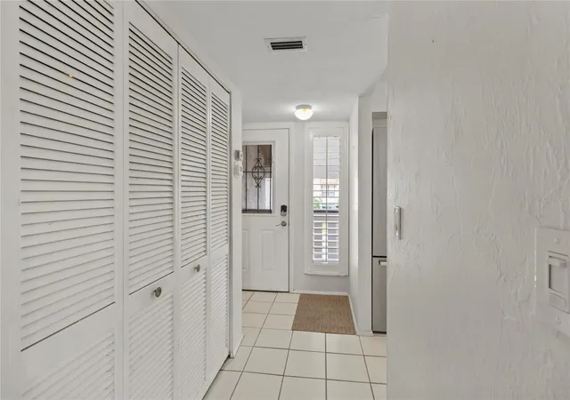 4th image of 1801 Gulf Dr N #275, Bradenton Beach, FL 34217 | MLS# A4685246