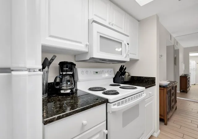 4th image of 2312 Gulf Dr N, Bradenton Beach, FL 34217