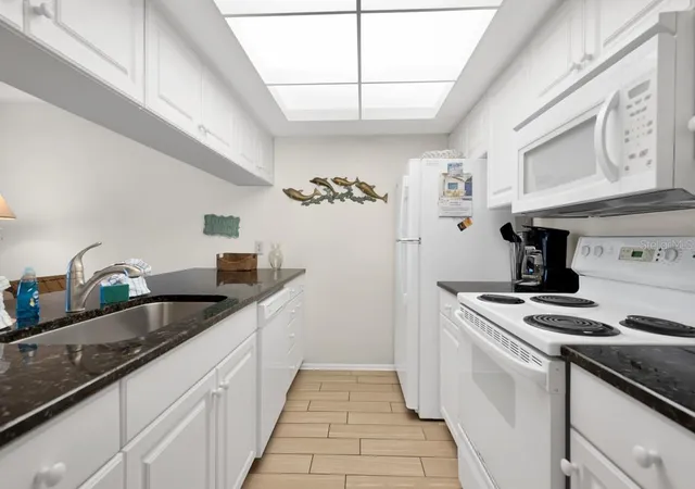 5th image of 2312 Gulf Dr N, Bradenton Beach, FL 34217