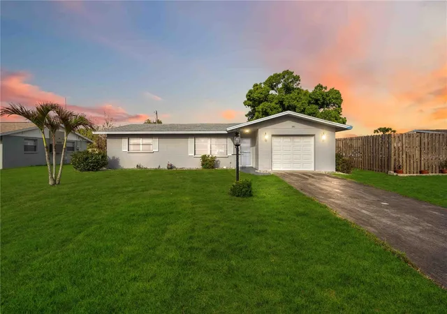 Photo 2 of Single family home for sale at 181 Sandhurst Dr, Venice, FL 34293 | MLS# A4685257 | Listing updated on 2026-10-01