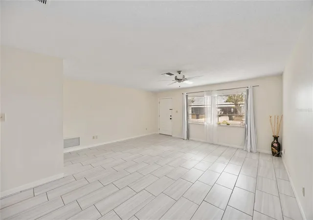 Photo 4 of Single family home for sale at 181 Sandhurst Dr, Venice, FL 34293 | MLS# A4685257 | Listing updated on 2026-10-01