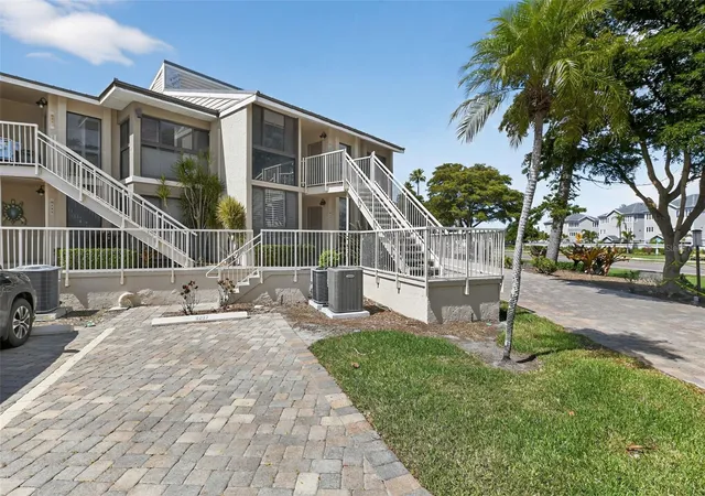 Homes for sale in Longboat Key, FL | 5655 Gulf Of Mexico Dr, Longboat Key, FL 34228