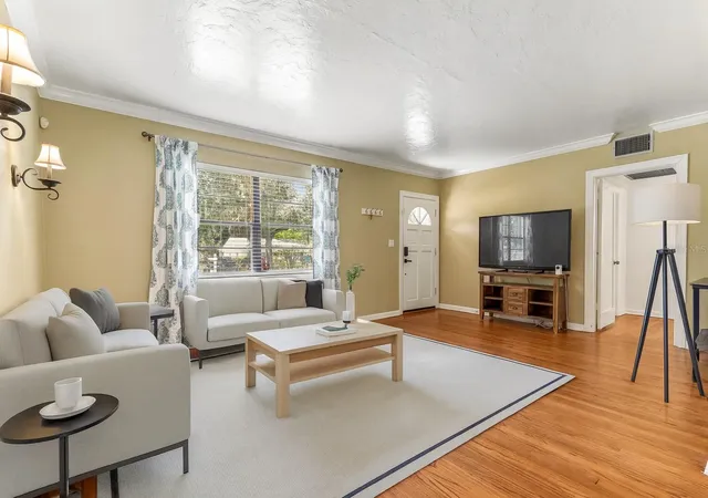 Photo 3 of Single family home for sale at 37 E Vanderbilt St, Orlando, FL 32804 | MLS# O6388580 | Listing updated on 2026-08-16