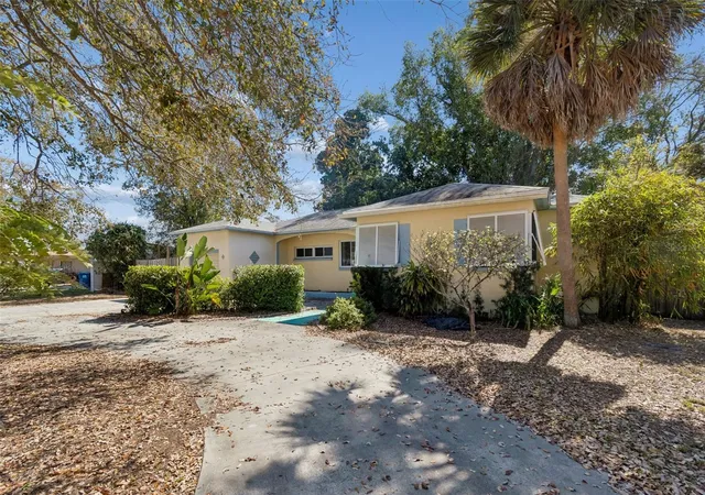 Photo 3 of Single family home for sale at 2120 Coronada Way S, St Petersburg, FL 33712 | MLS# TB8483989 | Listing updated on 2026-09-20