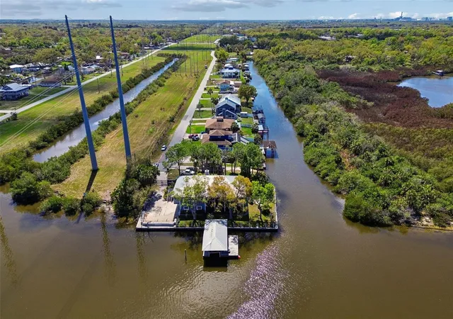 Homes for sale in Gibsonton, FL | 9901 Bay Dr, Gibsonton, FL 33534 | MLS# TB8484022