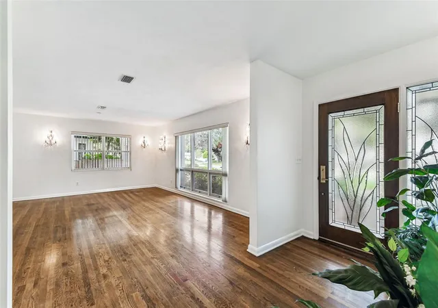 Photo 4 of Single family home for sale at 4508 Henderson Blvd, Tampa, FL 33629 | MLS# TB8484034 | Listing updated on 2026-10-03