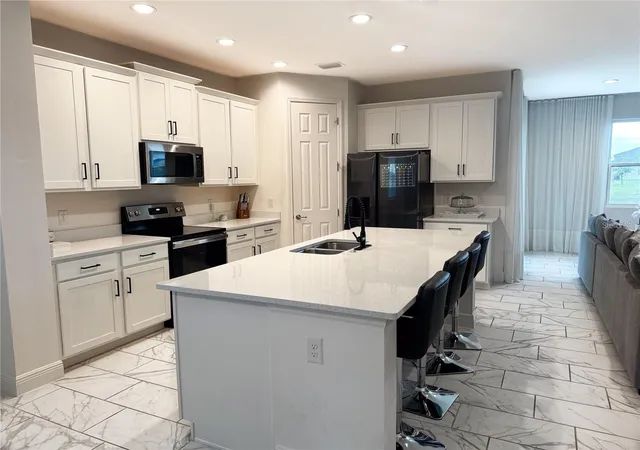 Photo 3 of Single family home for sale at 5052 Center Ct, St Cloud, FL 34772 | MLS# S5145318 | Listing updated on 2026-09-25