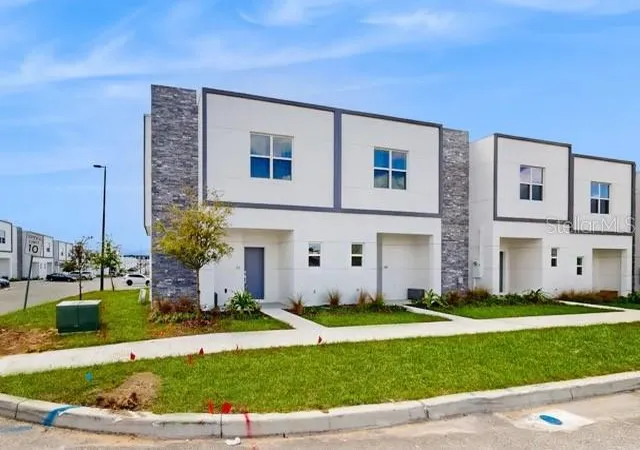 Photo 2 of Townhouse for sale at 213 Famagusta Dr, Davenport, FL 33896 | MLS# O6388644 | Listing updated on 2026-08-14