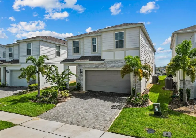 Photo 3 of Single family home for sale at 1697 Kona Ln, Davenport, FL 33897 | MLS# O6388686 | Listing updated on 2026-08-11