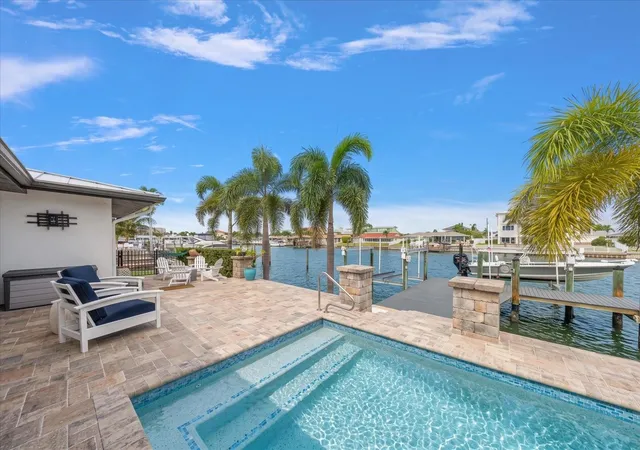 Photo 2 of Single family home for sale at 430 Palm Is Se, Clearwater Beach, FL 33767 | MLS# TB8484148 | Listing updated on 2026-10-07