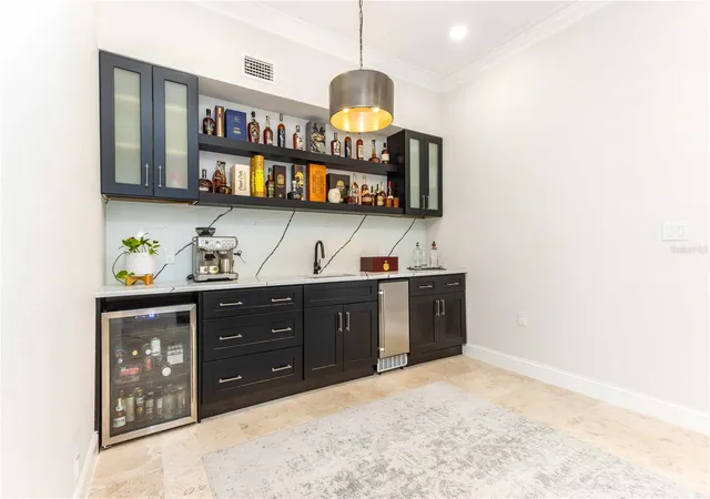 5th image of 430 Palm Is Se, Clearwater Beach, FL 33767 | MLS# TB8484148