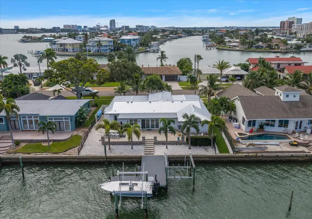 Photo 3 of Single family home for sale at 430 Palm Is SE, Clearwater Beach, FL 33767 | MLS# TB8484148 | Listing updated on 2026-10-07