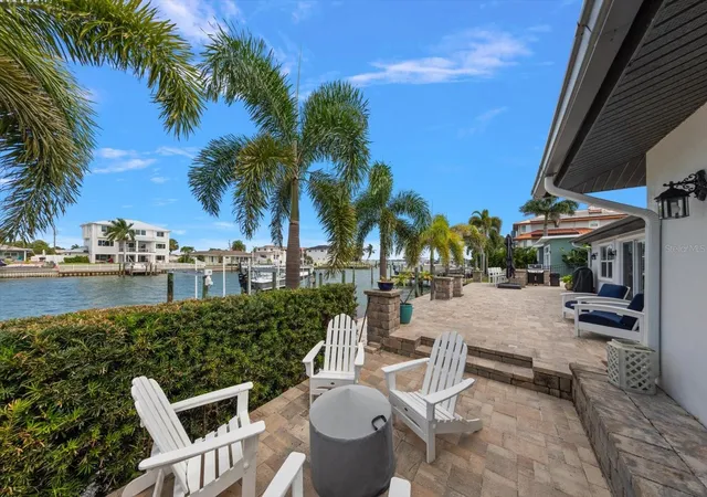 Photo 4 of Single family home for sale at 430 Palm Is SE, Clearwater Beach, FL 33767 | MLS# TB8484148 | Listing updated on 2026-10-07