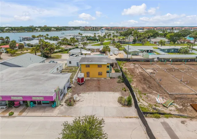 Photo 3 of Single family home for sale at 472 N Causeway, New Smyrna Beach, FL 32169 | MLS# NS1087566 | Listing updated on 2026-08-27
