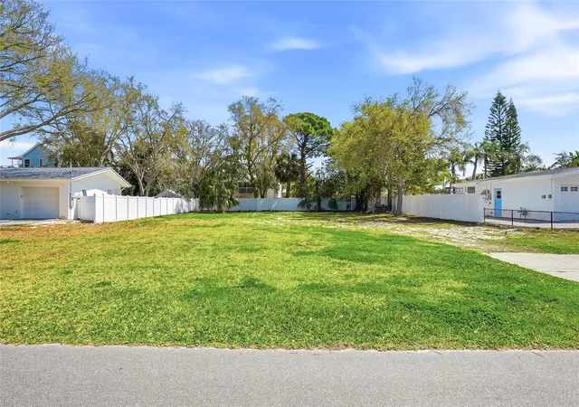 3rd image of 216 Shore Dr, Palm Harbor, FL 34683 | MLS# TB8484212
