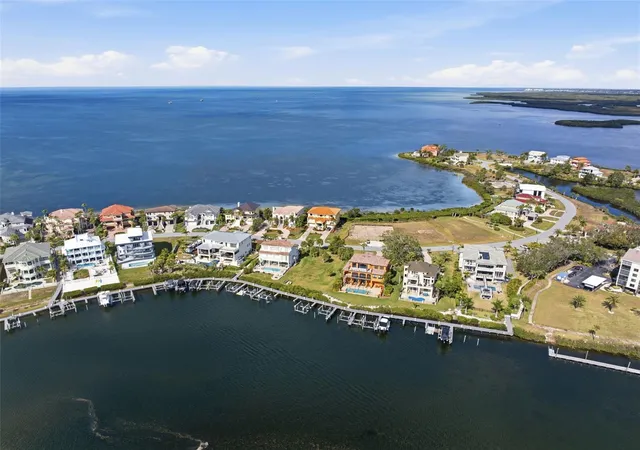Photo 5 of Single family home for sale at 26 Harborpointe Dr, Port Richey, FL 34668 | MLS# TB8484261 | Listing updated on 2026-03-11