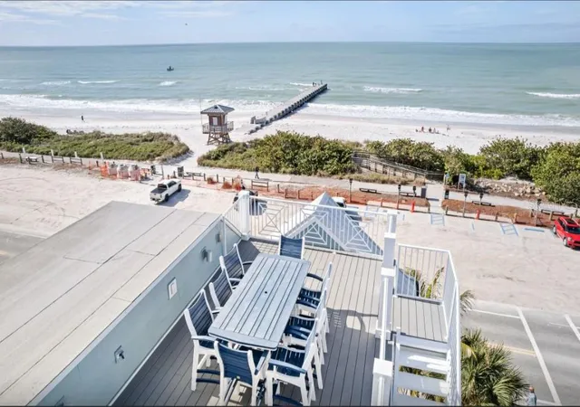 Photo 3 of Single family home for sale at 903 Gulf Dr S, Bradenton Beach, FL 34217 | MLS# A4685357 | Listing updated on 2026-05-11