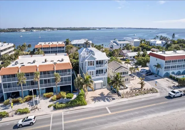 Photo 4 of Single family home for sale at 903 Gulf Dr S, Bradenton Beach, FL 34217 | MLS# A4685357 | Listing updated on 2026-05-11