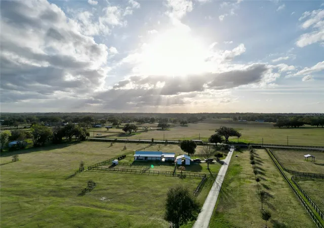 3rd image of 12895 Nw Gainesville Rd, Reddick, FL 32686 | MLS# OM720345