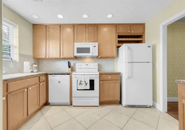 3rd image of 4224 Lake Underhill Rd, ORLANDO, FL 32803