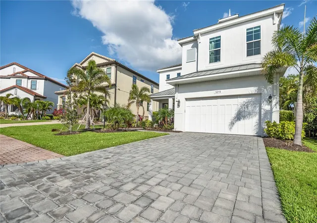 Photo 3 of Single family home for sale at 5215 Title Row Dr, Bradenton, FL 34210 | MLS# A4685359 | Listing updated on 2026-07-21