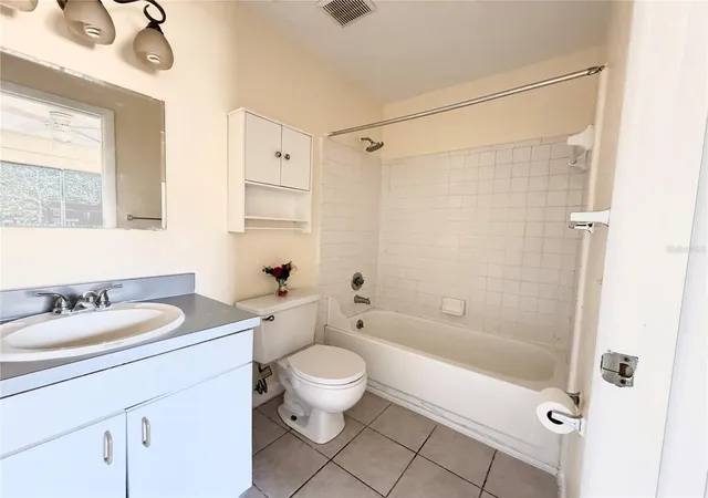 Homes for sale in Gainesville, FL | 2735 Sw 35th Place, Gainesville, FL 32608 | Houzeo