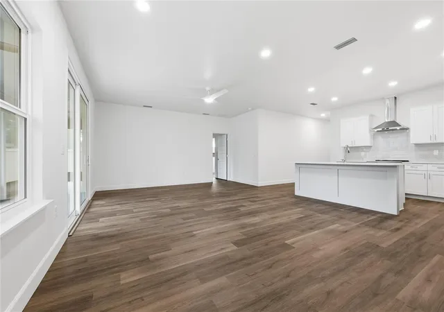 Photo 4 of Single family home for sale at 21070 SW 1st Place, Newberry, FL 32669 | MLS# GC538282 | Listing updated on 2026-09-22