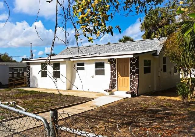 1st image of 426 S Disston Ave, Tarpon Springs, FL 34689 | MLS# TB8484298