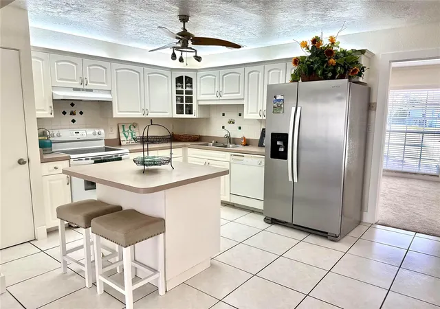 Photo 2 of Single family home for sale at 3715 Sharondale Dr, Sarasota, FL 34232 | MLS# A4685371 | Listing updated on 2026-09-12