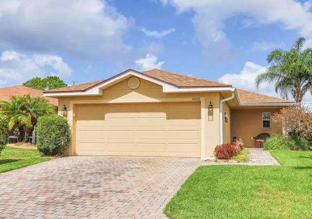 Photo 1 of Sale Pending at 4432 Turnberry Ln, Lake Wales, FL 33859 | MLS# L4960054 | Listing updated on 2026-09-21