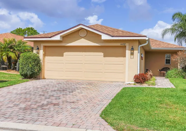 Photo 2 of Sale Pending at 4432 Turnberry Ln, Lake Wales, FL 33859 | MLS# L4960054 | Listing updated on 2026-09-21