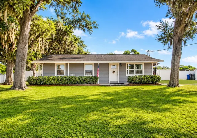 1st image of 330 Moccasin Hollow Rd, Lithia, FL 33547 | MLS# L4960058