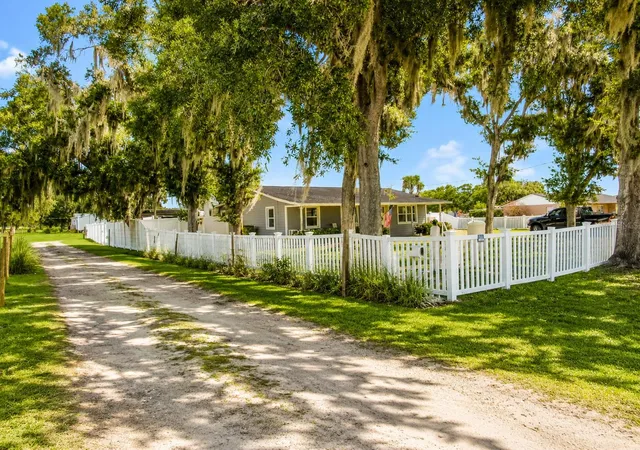 2nd image of 330 Moccasin Hollow Rd, Lithia, FL 33547 | MLS# L4960058