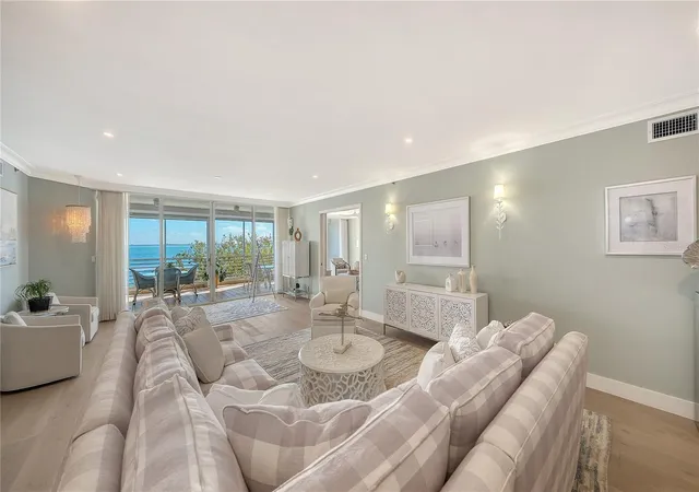 5th image of 2410 Harbourside Dr, LONGBOAT KEY, FL 34228