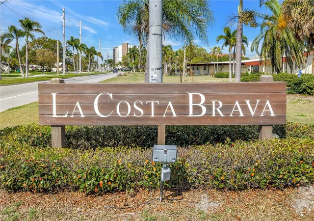 Homes for sale in Treasure Island, FL | 509 Plaza Seville Court, Treasure Island, FL 33706 | Houzeo