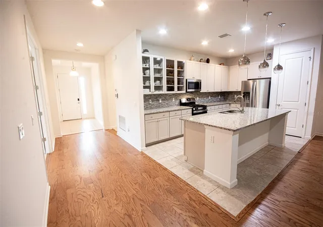 image of 215 Avenham Dr, Deland, FL 32724 | MLS# O6388928