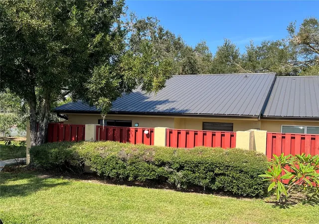 3rd image of 1039 Medinah Dr, Winter Haven, FL 33884 | MLS# P4938088