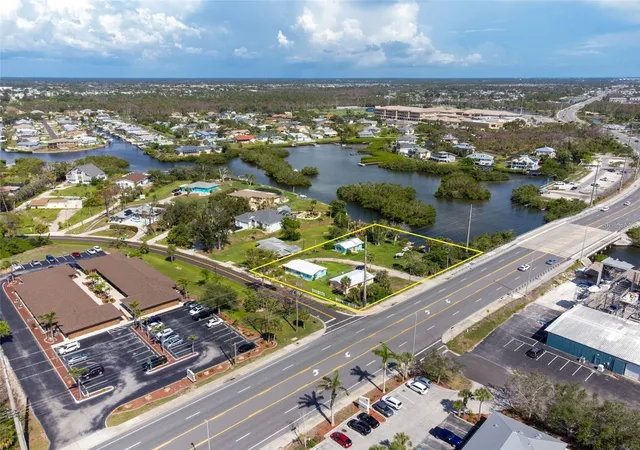Photo 4 of Single family home for sale at 1695 Manor Rd, Englewood, FL 34223 | MLS# D6146525 | Listing updated on 2026-09-16
